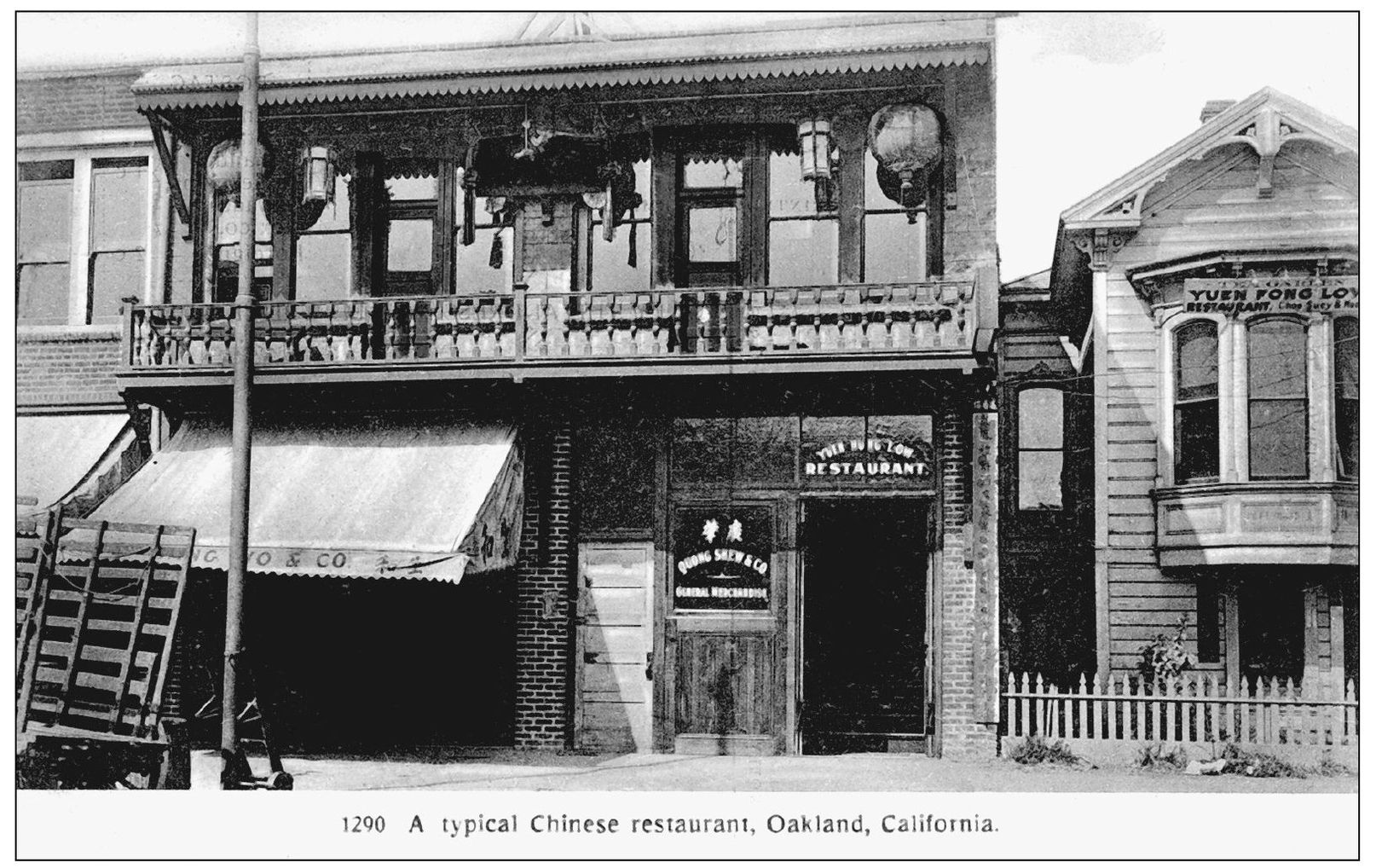 Pictured here is A typical Chinese restaurant Oakland California according - photo 5