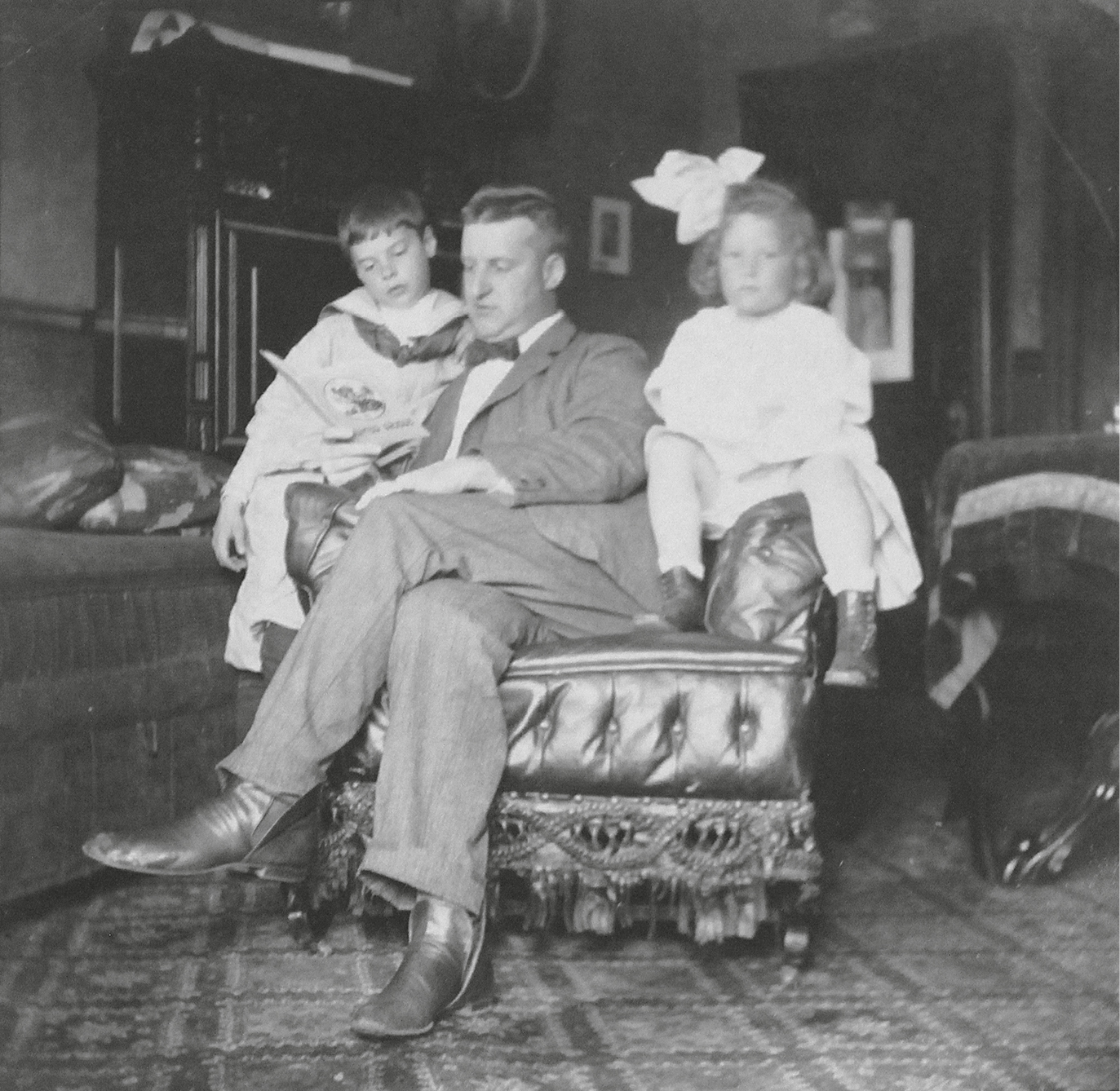 Virginia right as a little girl with her father Ned and brother John - photo 5