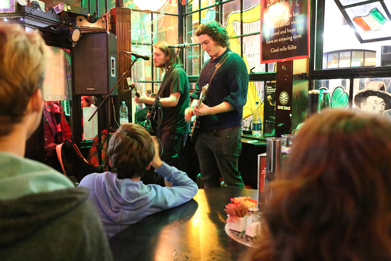 Shutterstock 8 Temple Bar A network of narrow cobbled streets with lively bars - photo 11