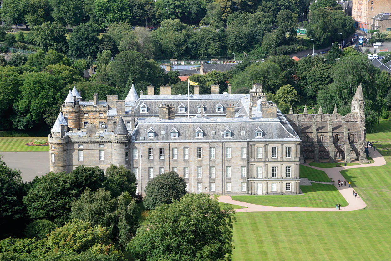 Mockford BonettiApa Publications 10 The Palace of Holyroodhouse The Queens - photo 13