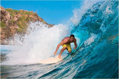 The Surfing Handbook Mastering the Waves for Beginning and Amateur Surfers - image 1