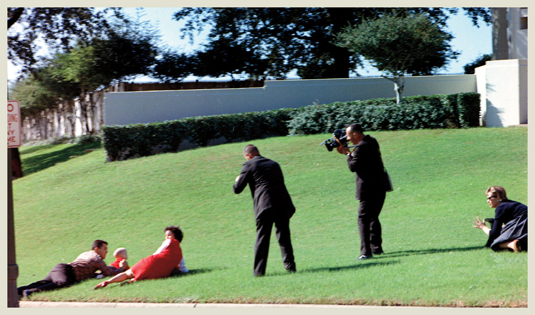 Stoughton photographed frightened bystanders and other photographers before - photo 5