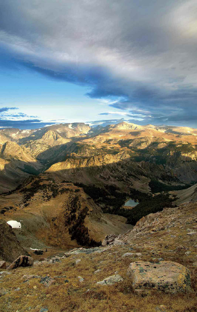 Absaroka-Beartooth Range Here is an image taken in warm midmorning light The - photo 10