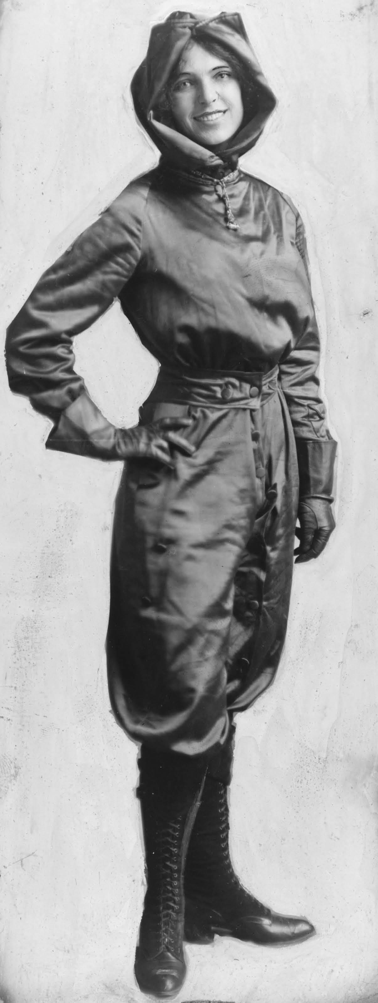 Harriet Quimby in her trademark purple satin flying suit Only months after her - photo 4