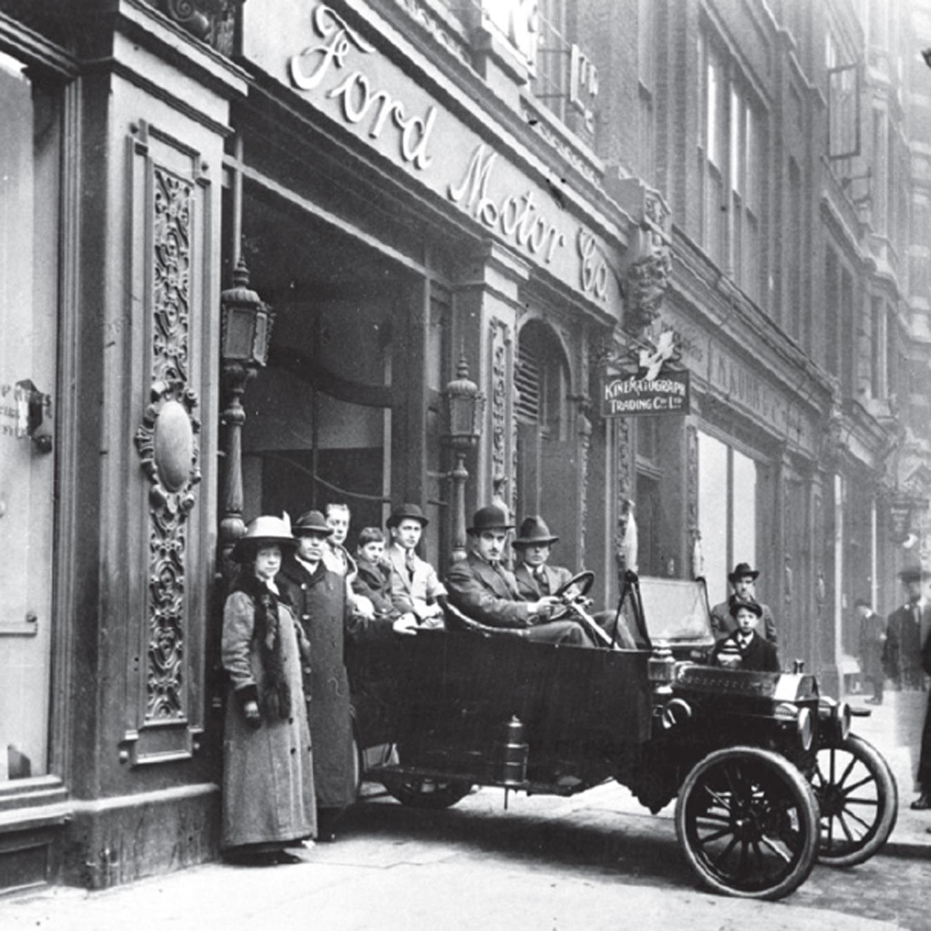 GN cyclecar in Regents Park London 1915 In the years immediately before the - photo 3