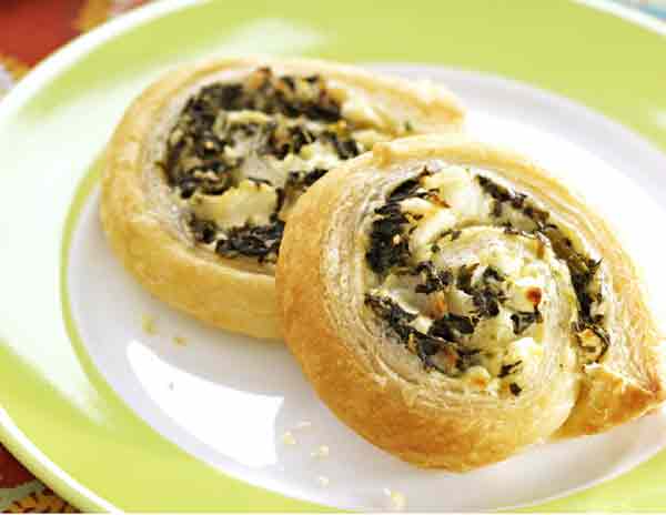 Spanakopita Pinwheels Im obsessed with spanakopita This is a quick and easy - photo 2