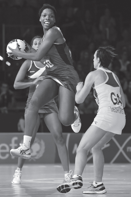 Englands Bianca Chatfield C vies with Australias Tegan Caldwell R during - photo 4