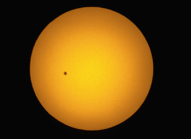 A sunspot photographed on 15 April 2019 Courtesy of Peter Lieverdink Kinich - photo 6