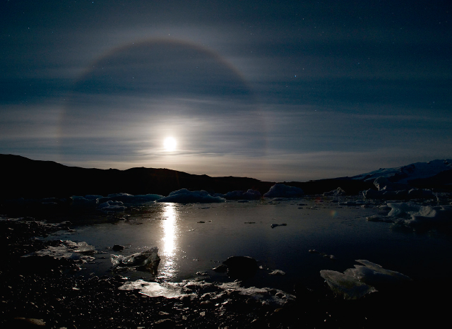 A Moon halo used by many First Peoples to forecast approaching rain Kerstin - photo 15