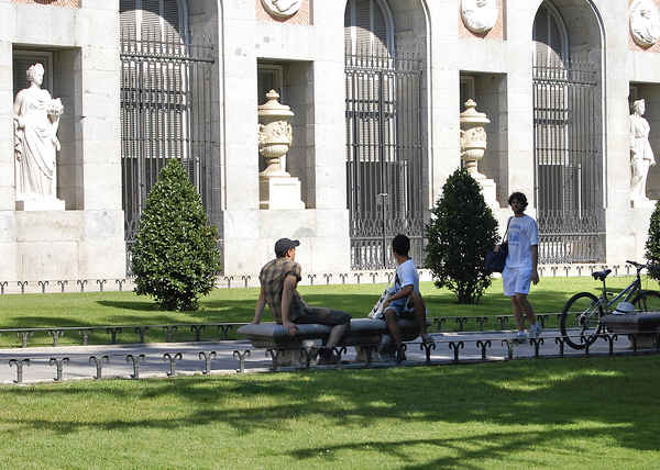 DAY 1 PASEO DEL PRADO THE RETIRO AND LOS AUSTRIAS 10AM Start the day in the - photo 7