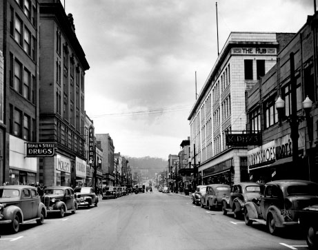 Market Street looking west toward Fifth Street 1947 with the Hub at right - photo 3