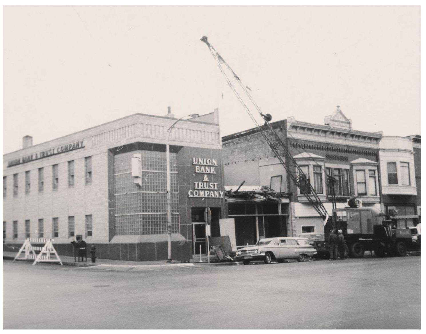 The extension of the Union Bank and Trust Company in 1968 was followed in 2000 - photo 11