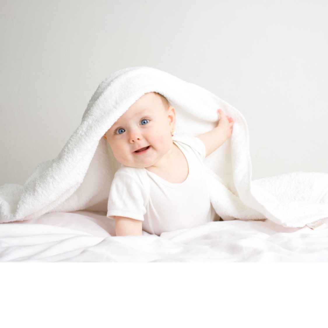 This baby is playing peek-a-boo under a blanket Babies learn by trying - photo 5