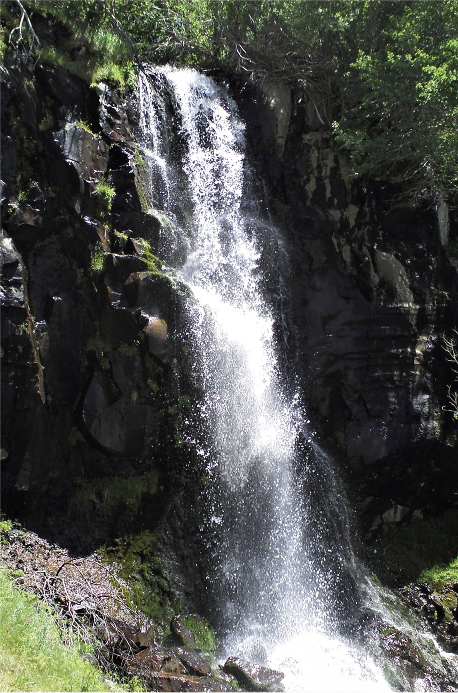 An unexpected waterfall in the rocky DeGarmo Canyon in the Hart Mountain - photo 2