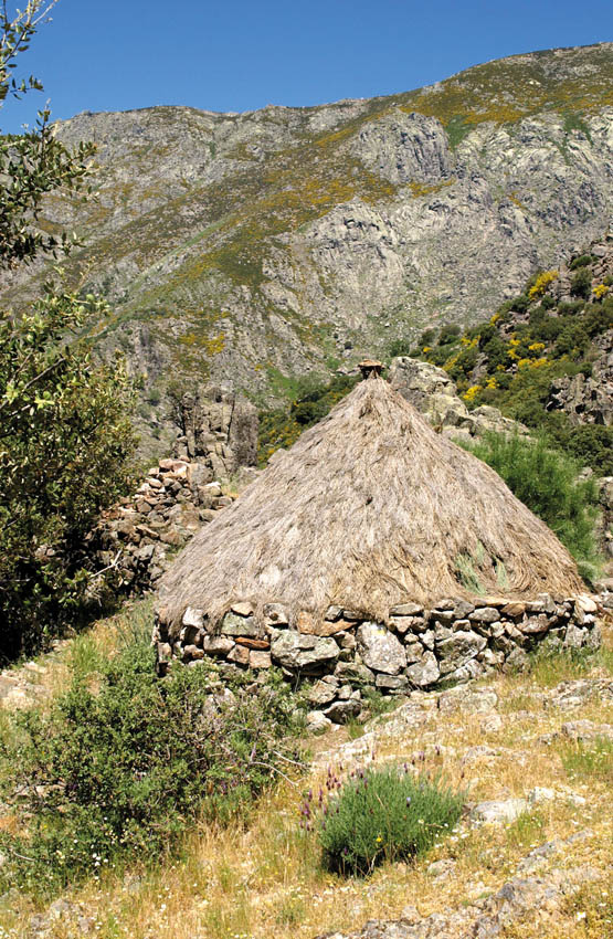 Chozo traditional shepherds hut in the Sierra de Gredos Walk 14 - photo 7