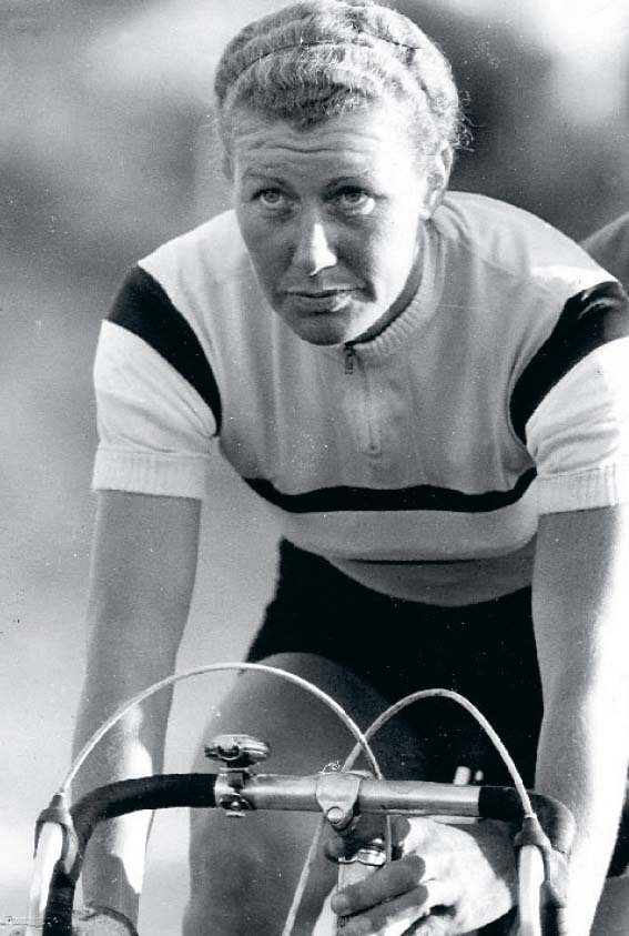Beryl Burton 19371996 star of womens cycling in the Fifties Sixties and - photo 8