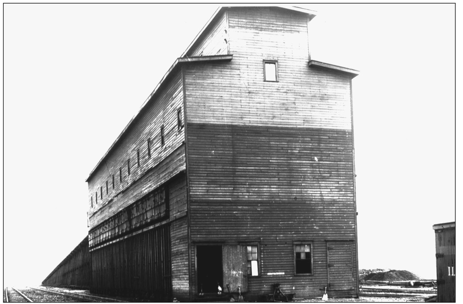 Coal chutes were fixtures along railroad tracks until the 1950s when railroads - photo 13