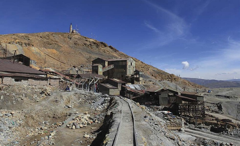 This hill at Potos in Bolivia was full of gold and silver The Spanish shipped - photo 4