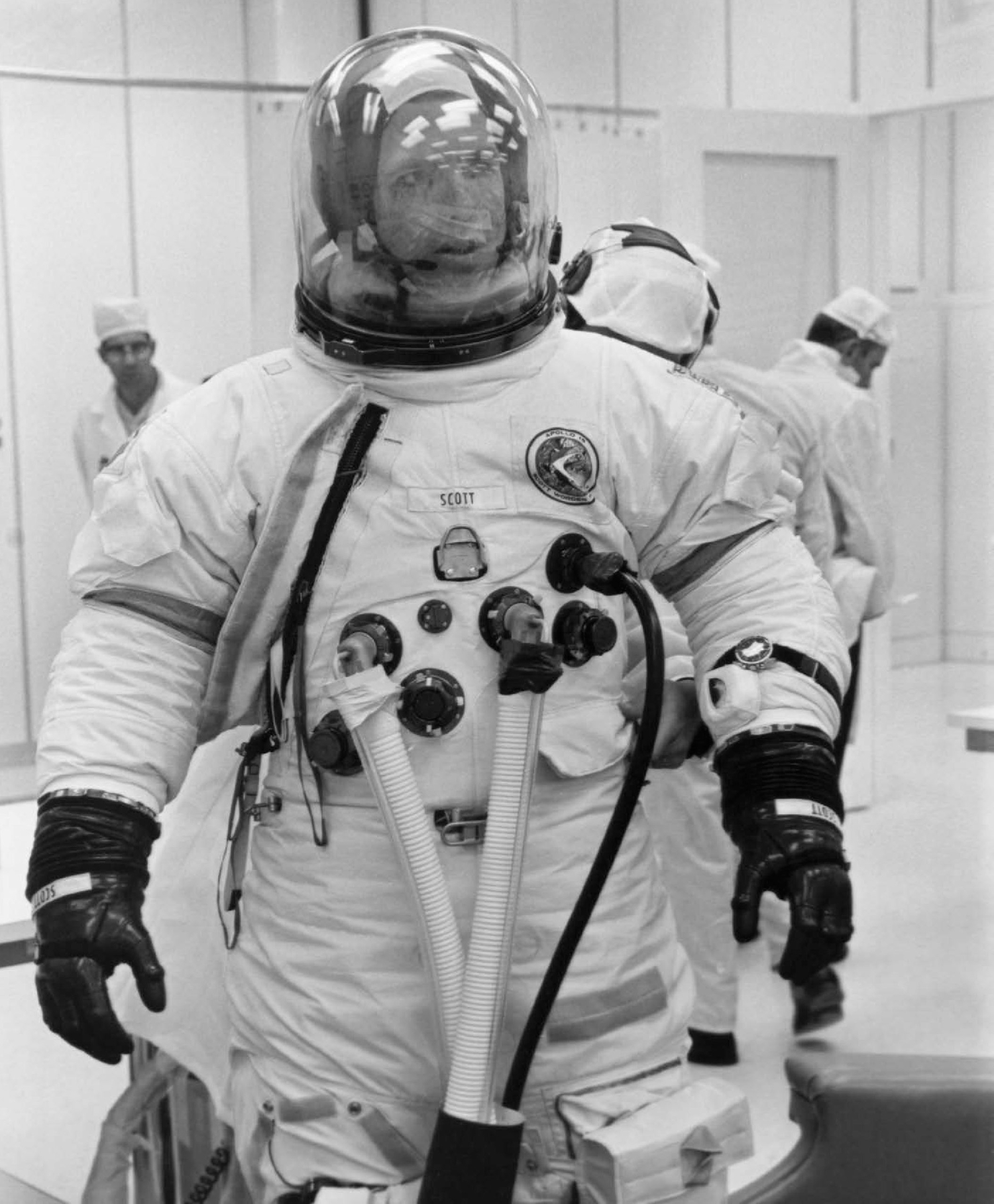 Astronauts must wear special spacesuits to help them breathe on the moon - photo 5