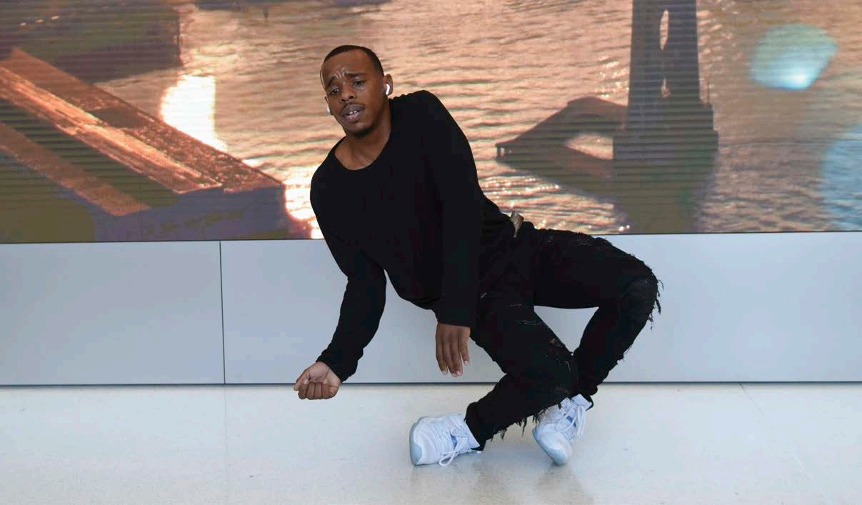 Lil Buck shows off his flexibility at a 2017 Apple event in San Francisco - photo 5