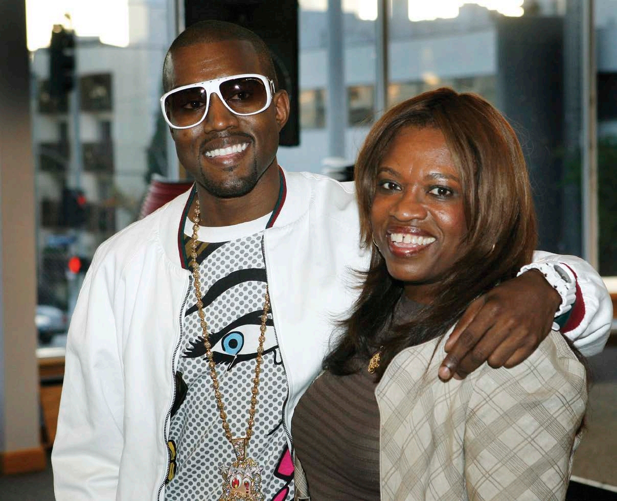 Kanye West stands with his mother Donda West in 2007 Young Kanye felt - photo 3