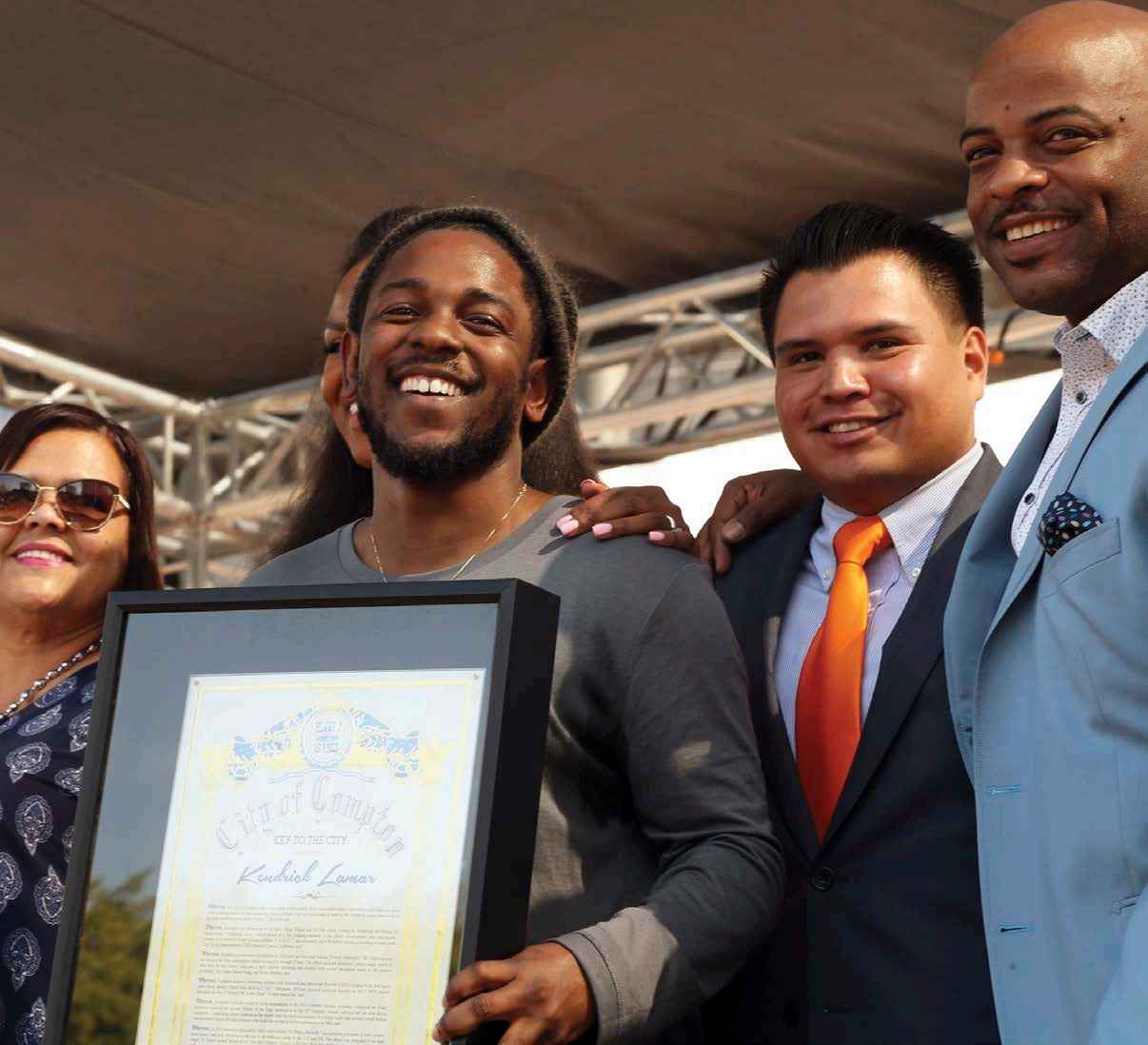 Lamar is honored with the key to his hometown of Compton in 2016 Lamar - photo 9