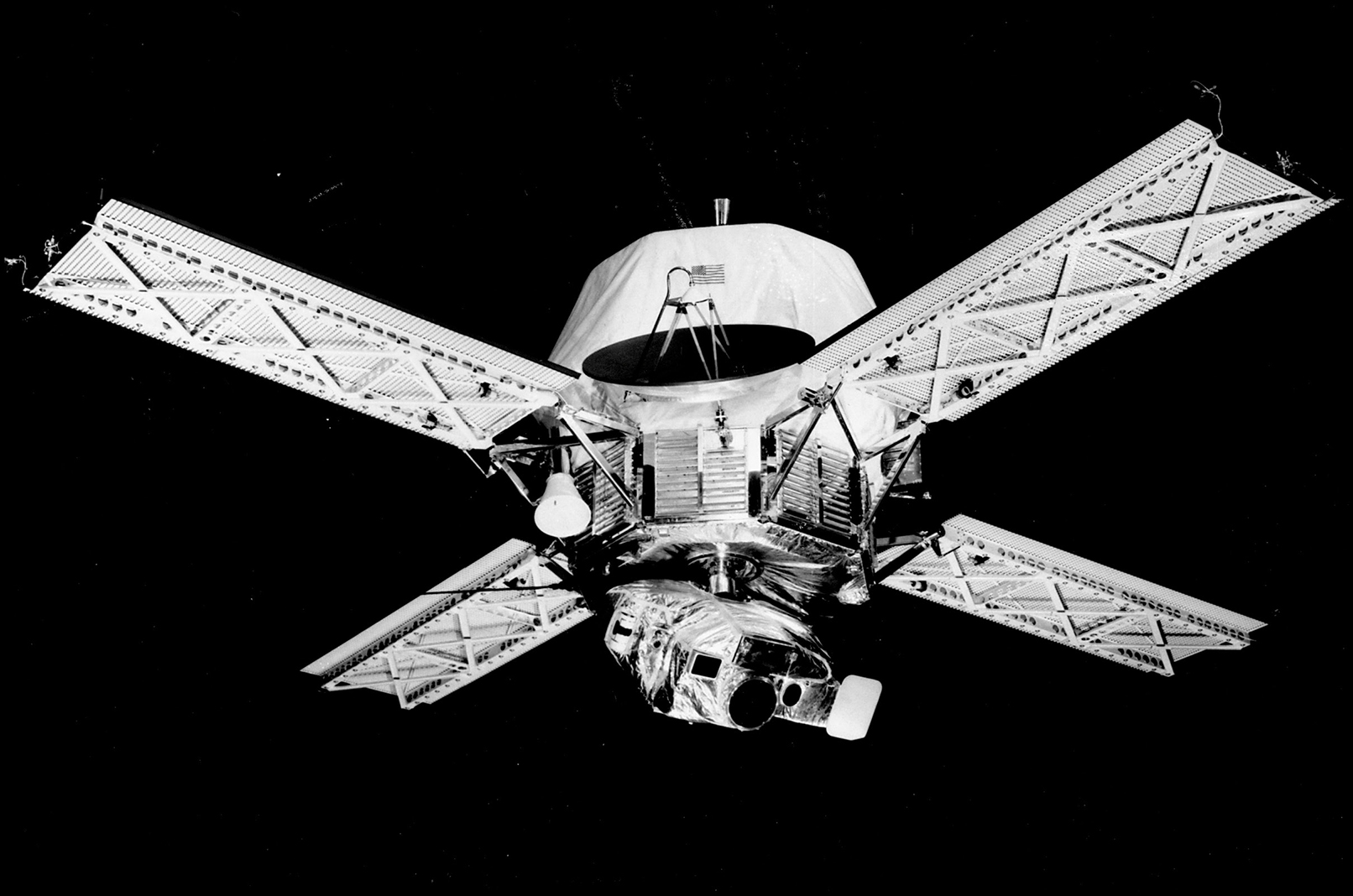 The Mariner 9 was the first space robot to orbit another planet Using the - photo 13