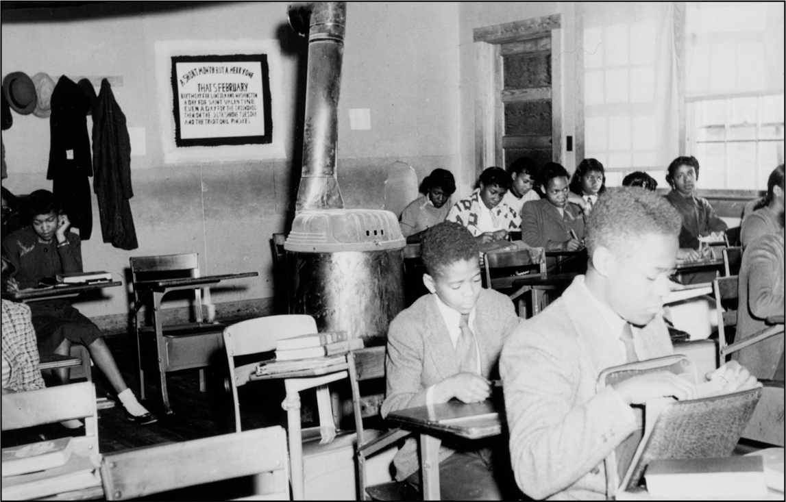 Students in an English class at R R Moton High School c 1951 The stove - photo 5