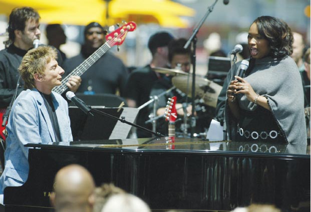 Jennifer Hudson had once been rejected as a backup singer for Barry Manilow - photo 7