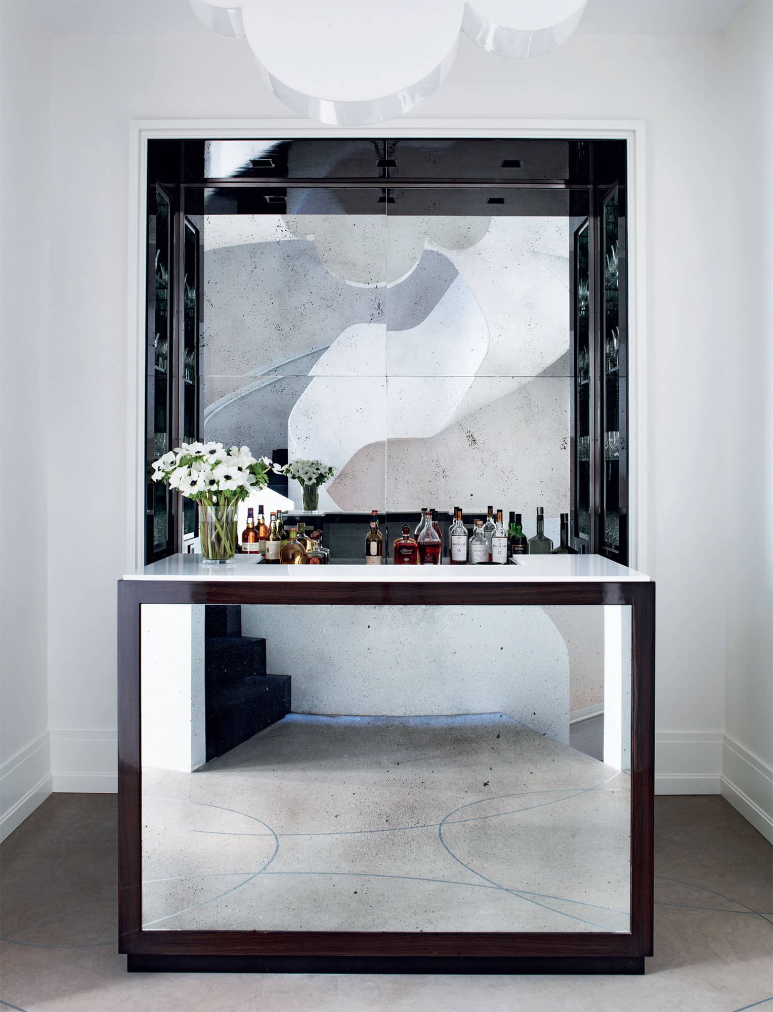 A symphony in mirrored glass from American designers Haynes-Roberts this bar - photo 3