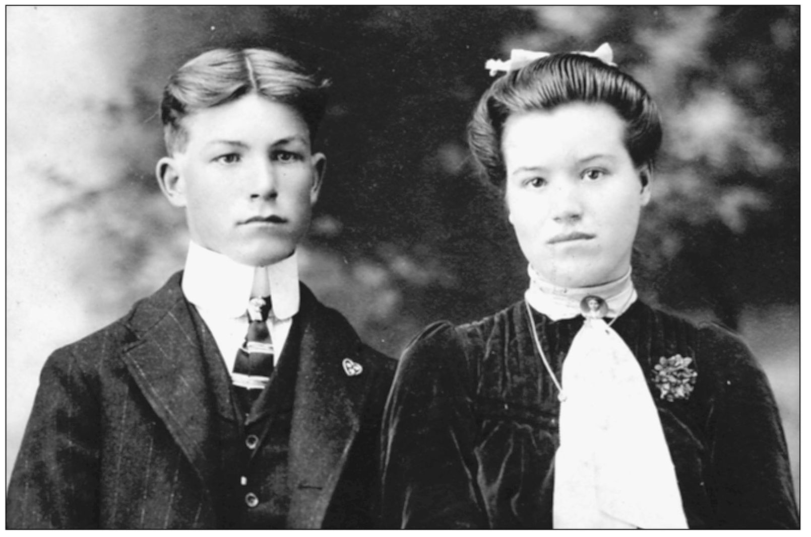 Arthur and Effie Crane brother and sister posed for this photograph in the - photo 12