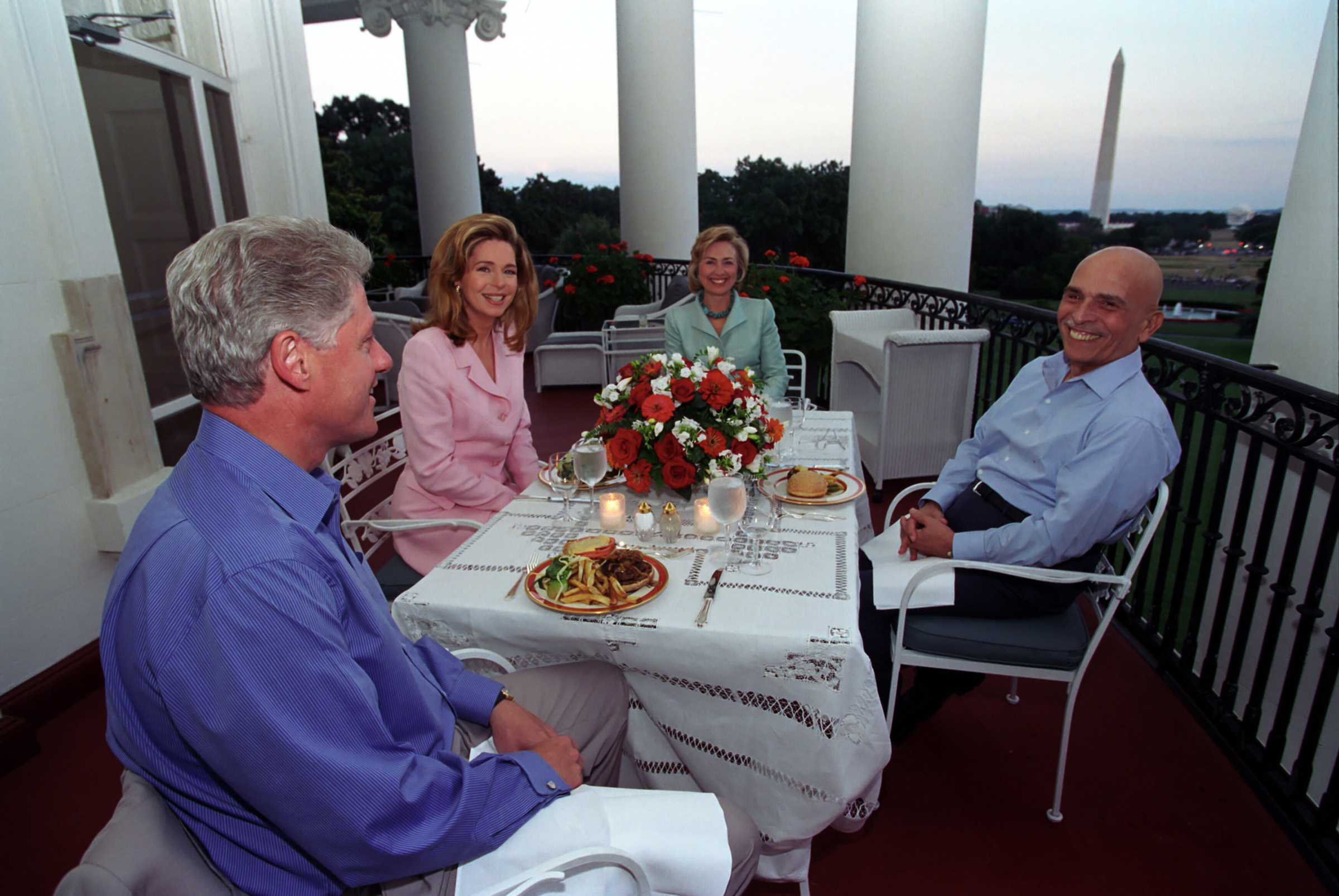 President William Clinton and Hillary Clinton host King Hussein and Queen Noor - photo 3