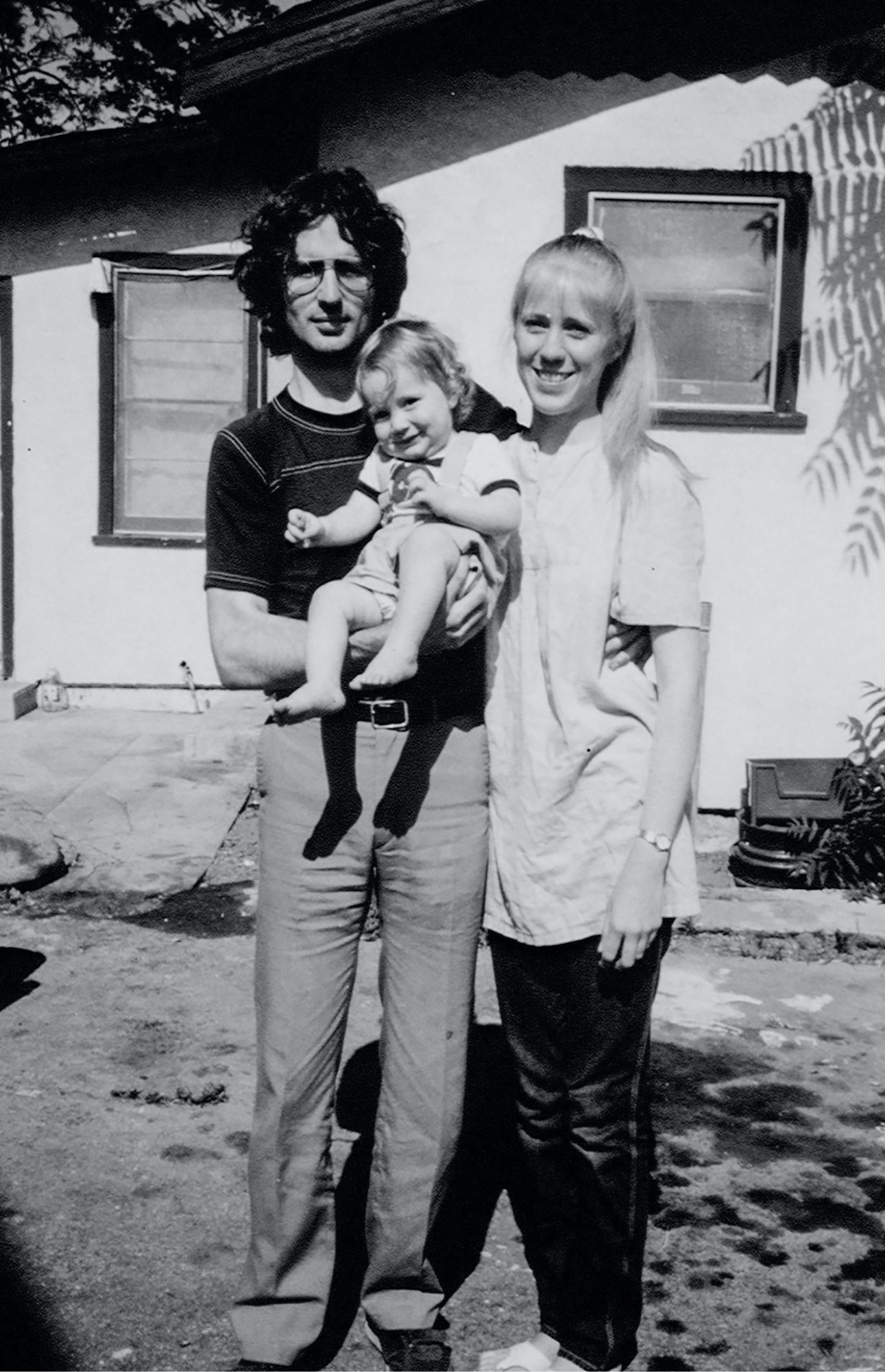 David Koresh poses with his legal wife Heather and their infant son Cyrus - photo 5