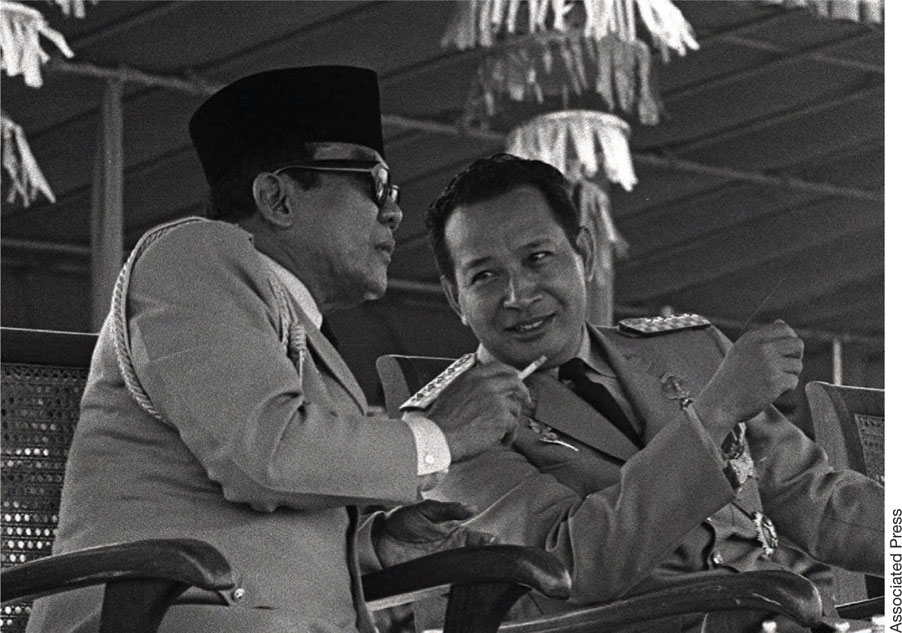 Indonesian President Sukarno left and General Suharto A CH-47 Chinook - photo 4