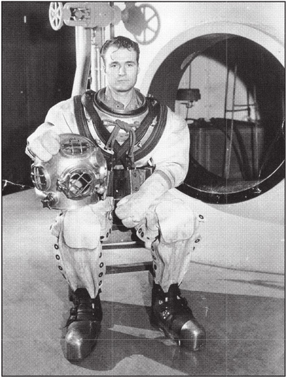 The author in late 1944 at the experimental diving unit Washington D C - photo 1