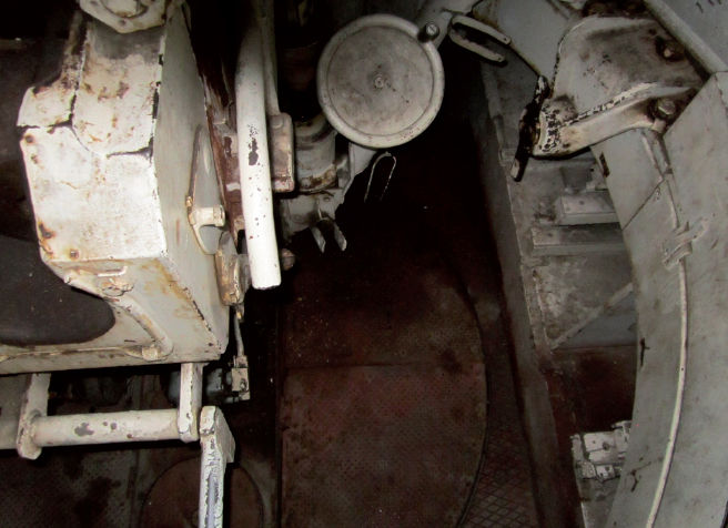 Looking down the loaders hatch we see the right side of the 88-mm gun breech - photo 7