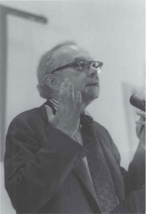 Irving Howe speaking at a conference of the Democratic Socialists of America - photo 2