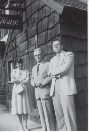 Thalia and Irving Howe with the literary critic Richard Blackmur a member of - photo 8