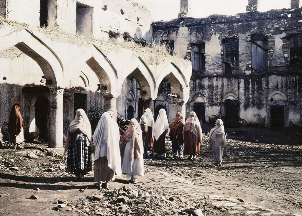 Women inspecting the ruins of the Cihanolu mosque in Aydn Nationalist - photo 24