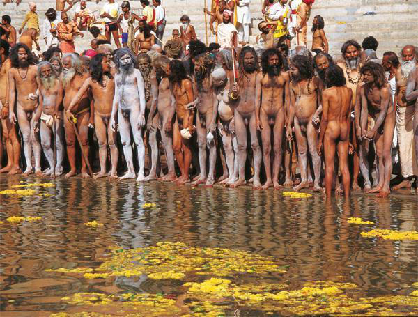 Bbs stand on the edge of the holy Shipra their flower garland offerings - photo 9