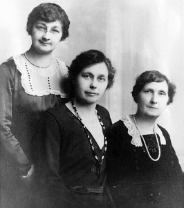Minnie Dina and Anna Geenen in the early 1900s They are founders of Geenens - photo 2