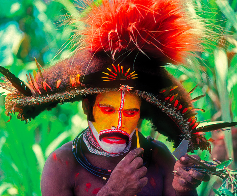 This Huli wigman paints his face while looking into a piece of broken mirror - photo 14