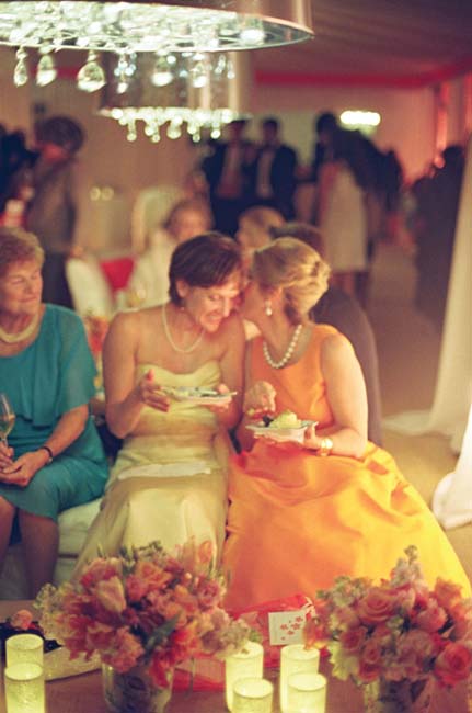 Mother of the Bride in orange Oscar de la Renta takes a break eats and chats - photo 14