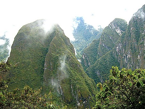 The walls of the Sacred Valley are steep jagged mountains The - photo 1