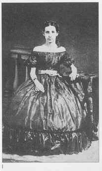 c1855 A lady in a fashionable gown with dropped shoulders CDV - photo 2