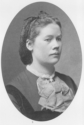 c186166 A woman wearing a snood a decorative hairnet in her hair Adolph - photo 8