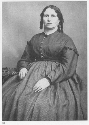 c186166 Though this womans dress is modest it does follow the correct lines - photo 10