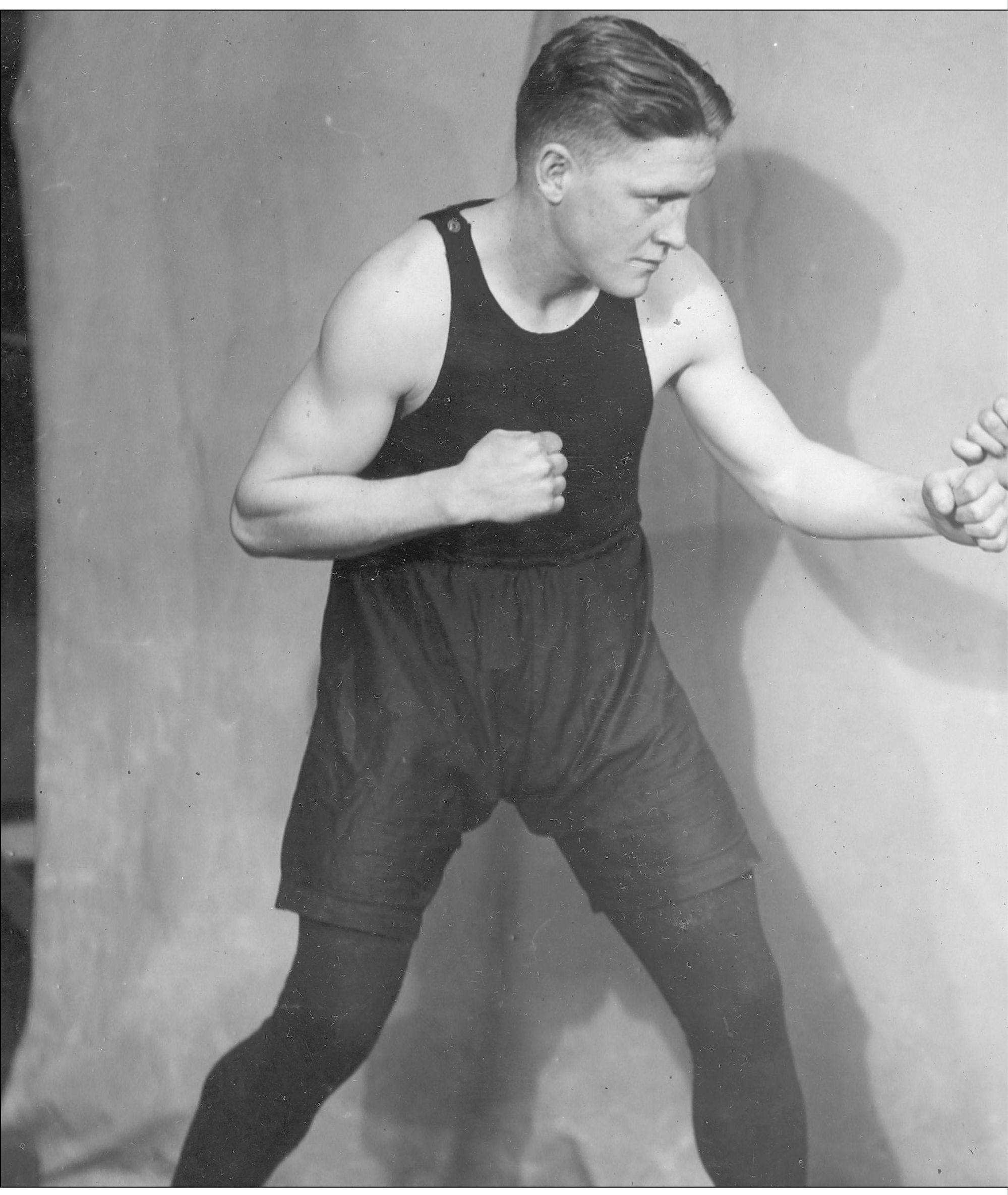 JOHNNY SPARRING WITH AL CORBETI JOHNNY KILBANE AND BENNY LEONARD - photo 6