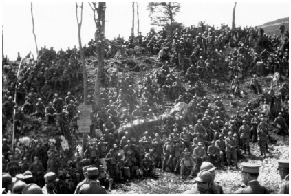 Italian soldiers at a Red Cross canteen in the mountain region Robert W Bates - photo 23