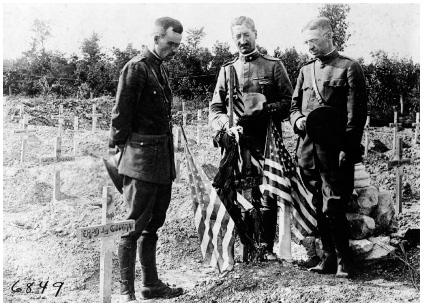 From left to right Robert Bates Felice Cacciapuoti and an unidentified Red - photo 27